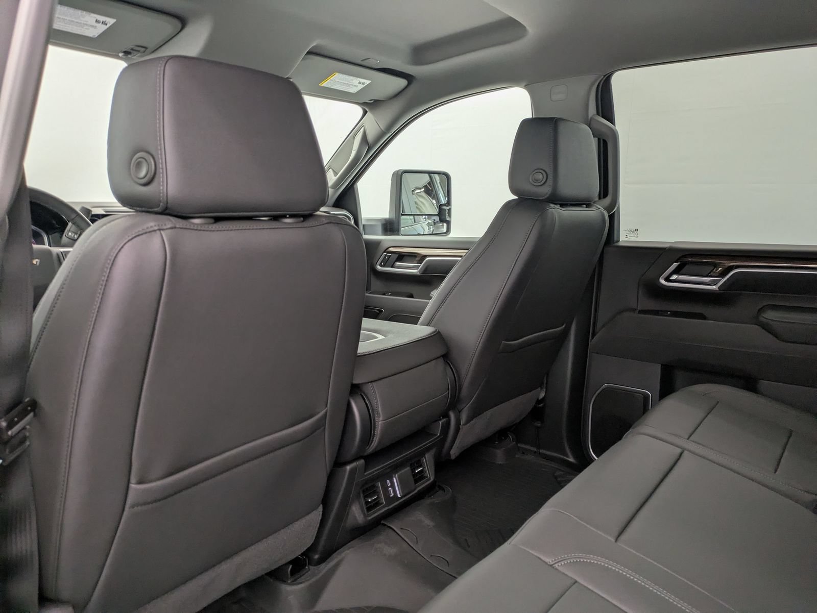 Thumbnail: 2026 Chevrolet Silverado 3500 - 22