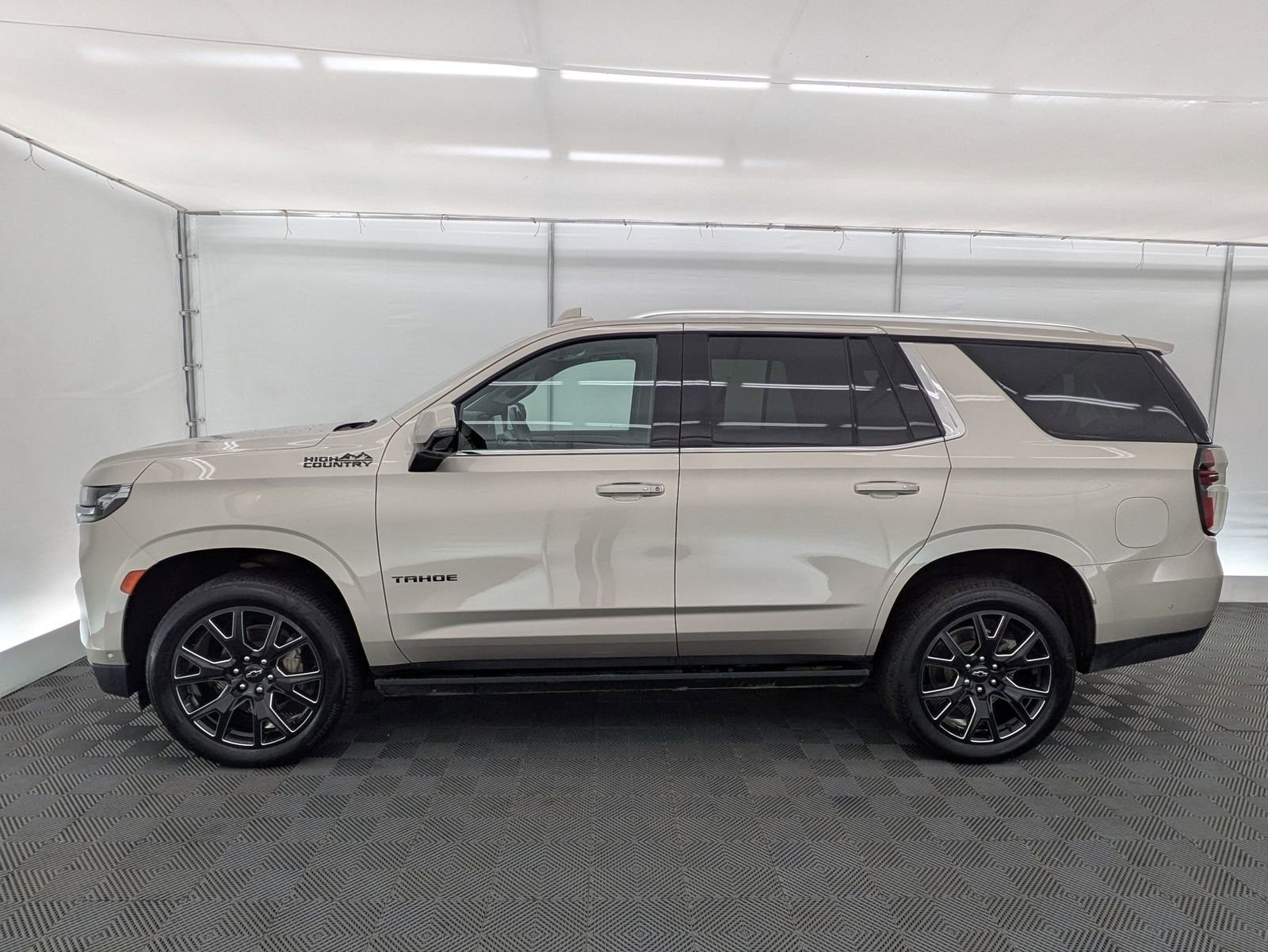 Thumbnail: 2024 Chevrolet Tahoe - 3