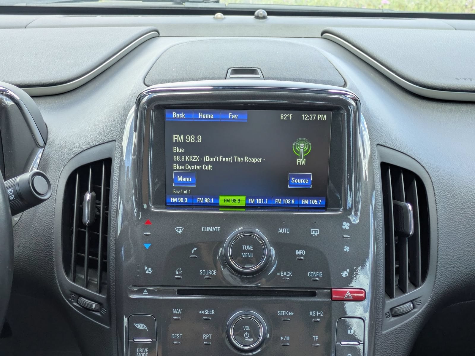 Thumbnail: 2015 Chevrolet Volt - 26