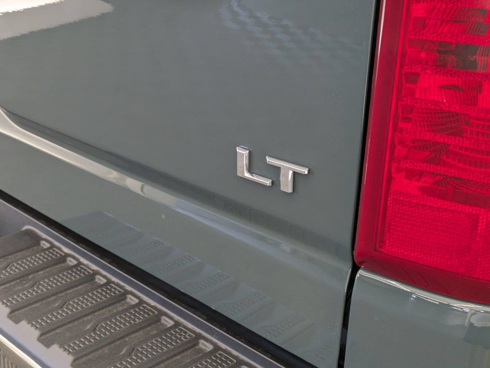 Thumbnail: 2026 Chevrolet Silverado 3500 - 14