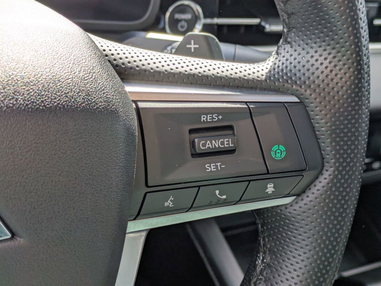 Thumbnail: 2023 Mitsubishi Outlander - 26