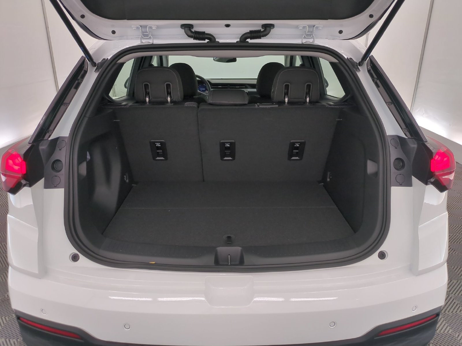 2027 Chevrolet Bolt LT - Photo 32