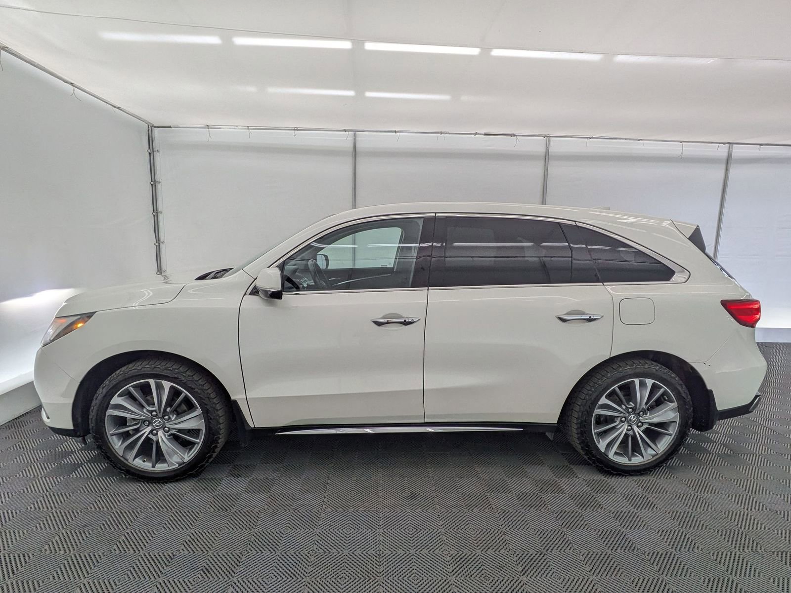 Thumbnail: 2017 Acura MDX - 3