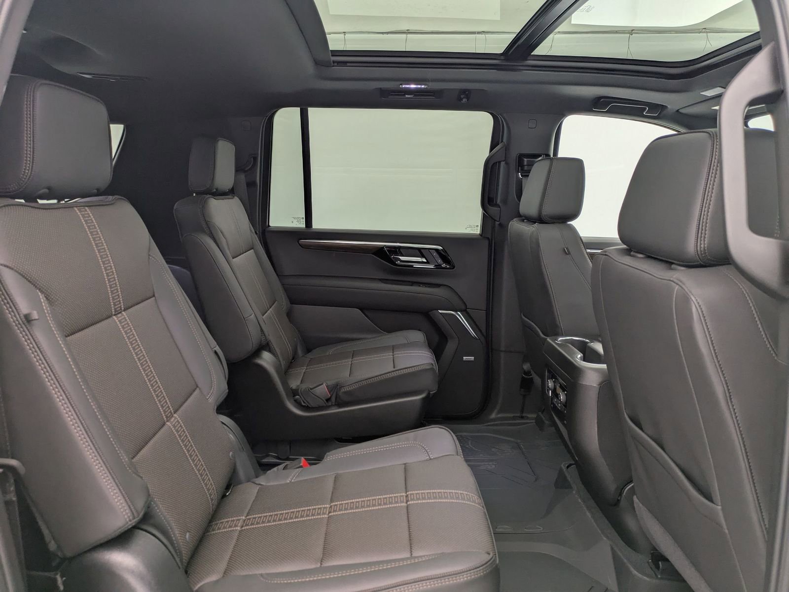 Thumbnail: 2026 Chevrolet Suburban - 22