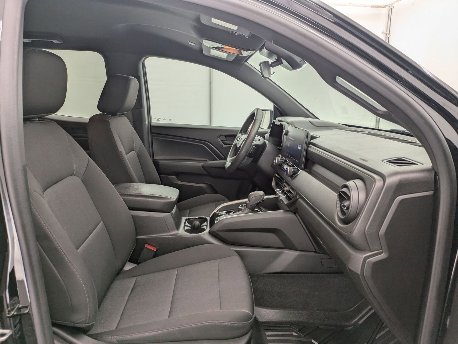 Thumbnail: 2023 Chevrolet Colorado - 22