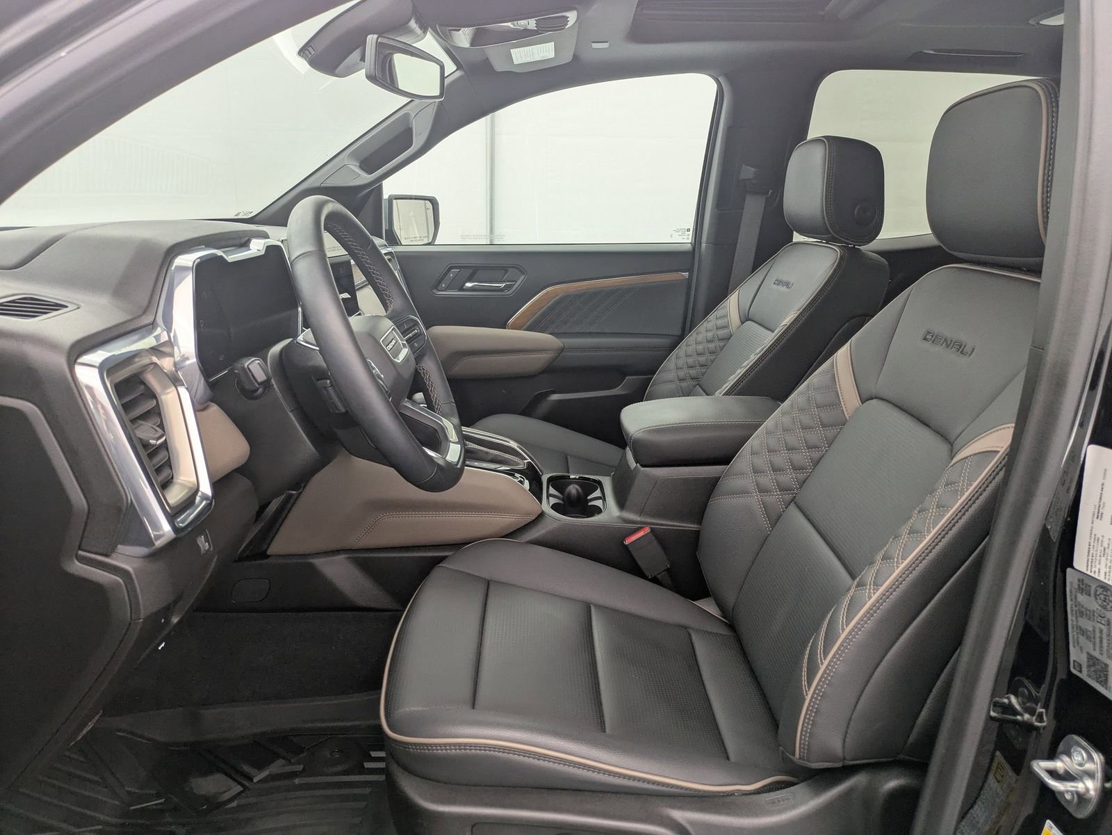 Thumbnail: 2025 GMC Canyon - 16