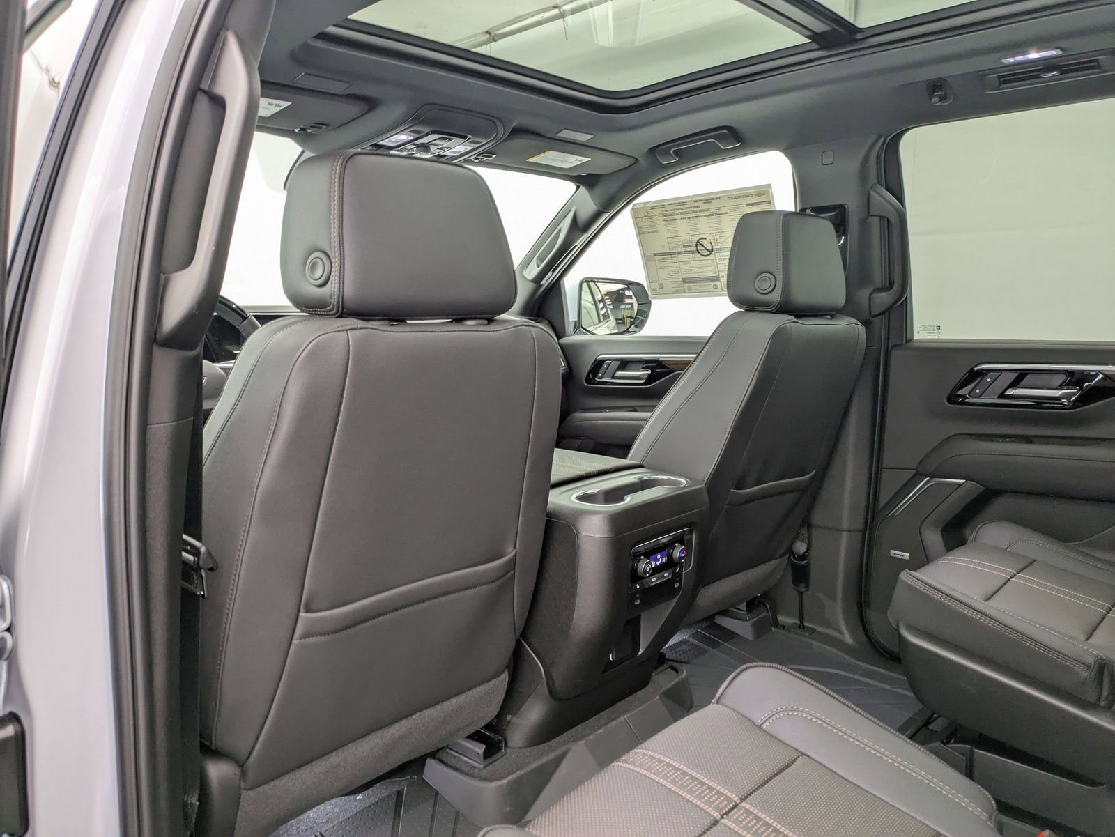 Thumbnail: 2026 Chevrolet Suburban - 19