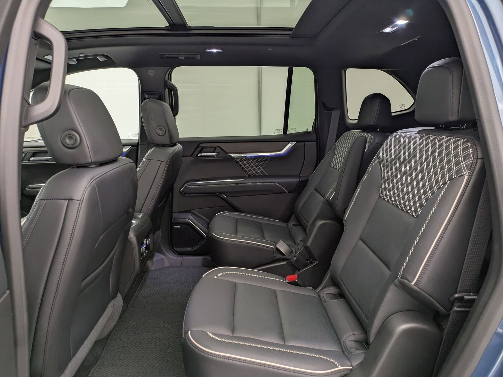 Thumbnail: 2025 GMC Acadia - 19