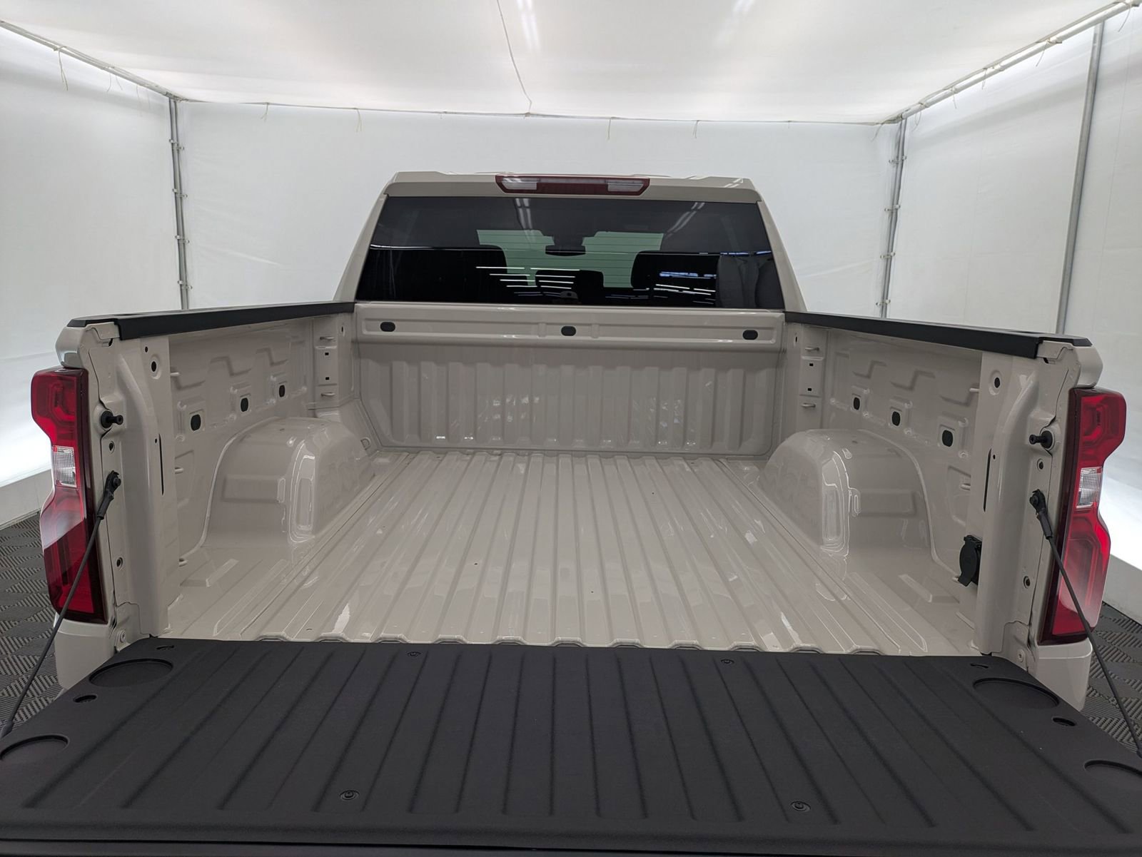 Thumbnail: 2026 Chevrolet Silverado 1500 - 32