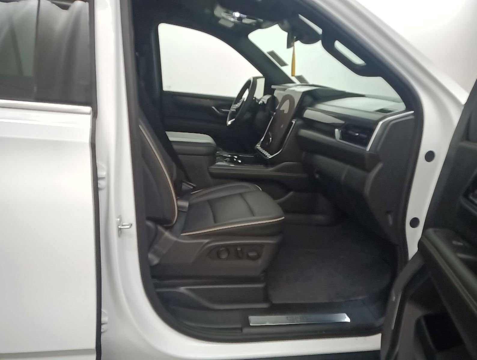 Thumbnail: 2026 GMC Yukon XL - 4
