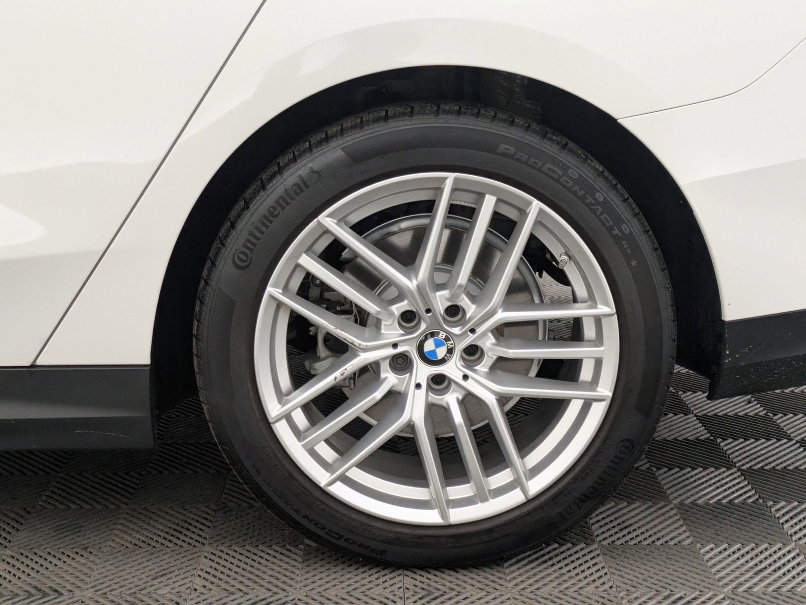 Thumbnail: 2025 BMW 5 Series - 14