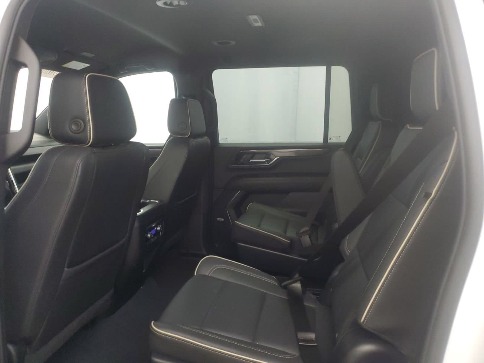 Thumbnail: 2025 GMC Yukon XL - 6