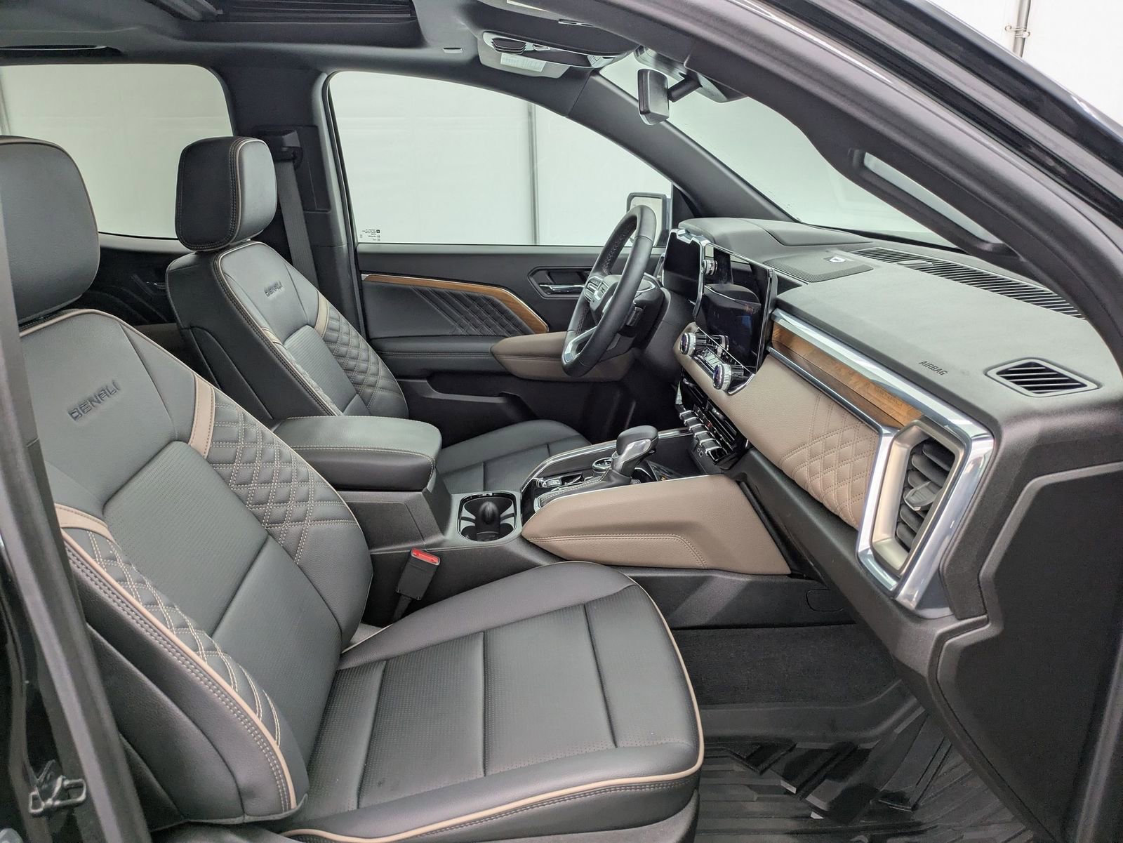 Thumbnail: 2025 GMC Canyon - 22