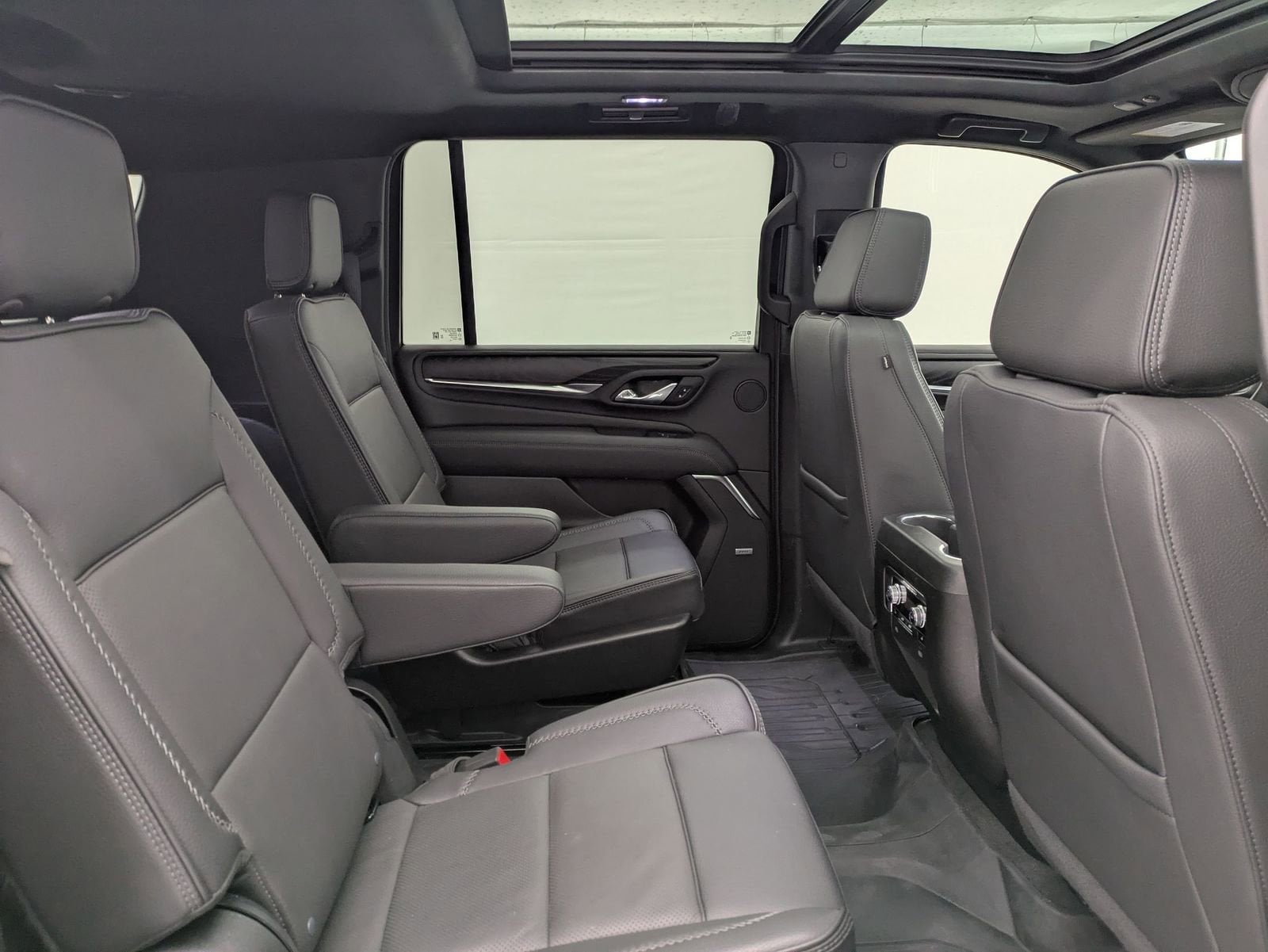 Thumbnail: 2024 GMC Yukon XL - 24