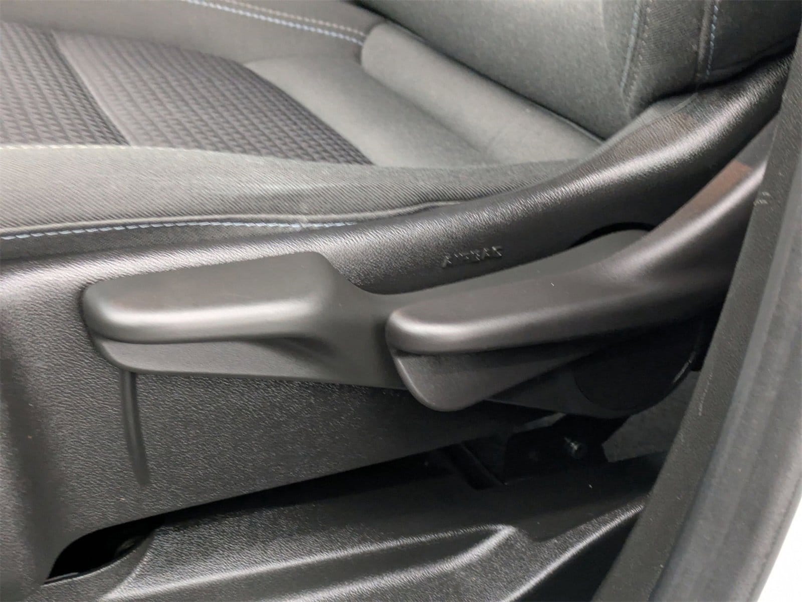 Thumbnail: 2022 Chevrolet Bolt EV - 16