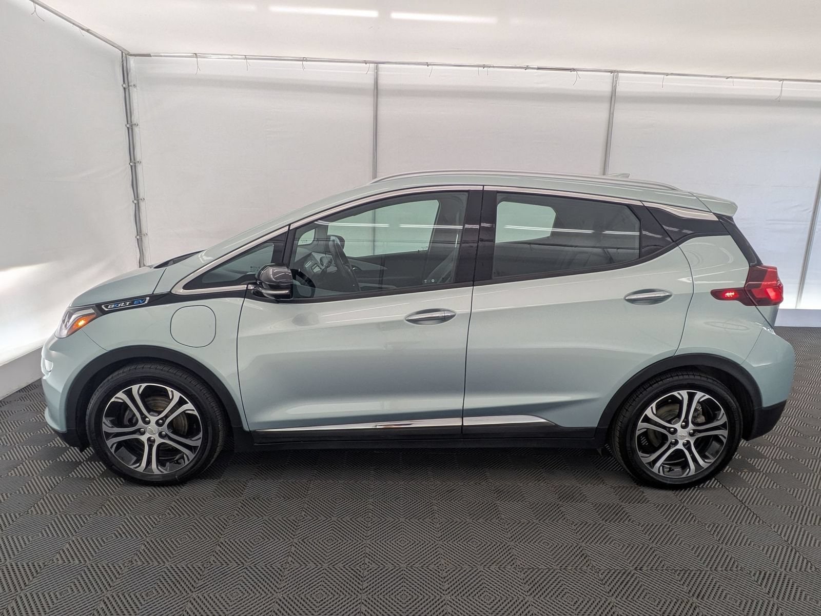 Thumbnail: 2019 Chevrolet Bolt EV - 3