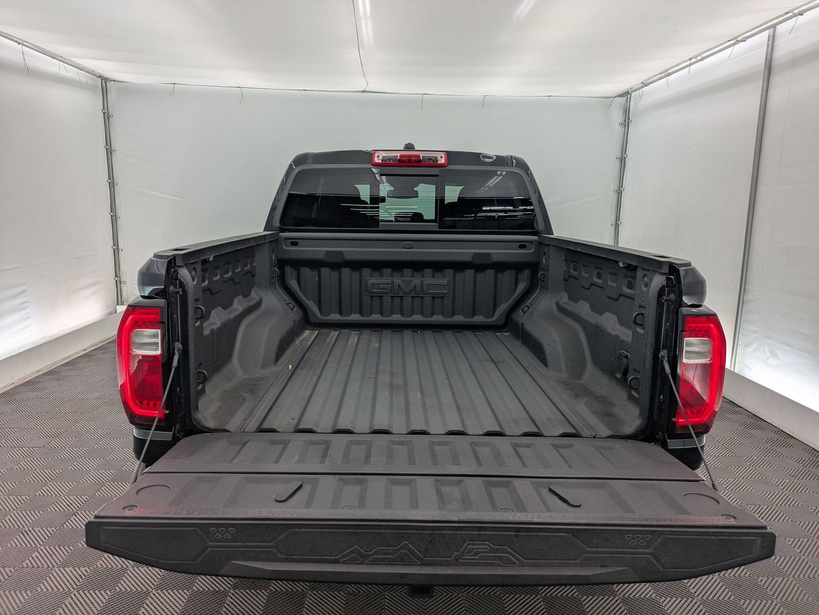 Thumbnail: 2025 GMC Canyon - 32