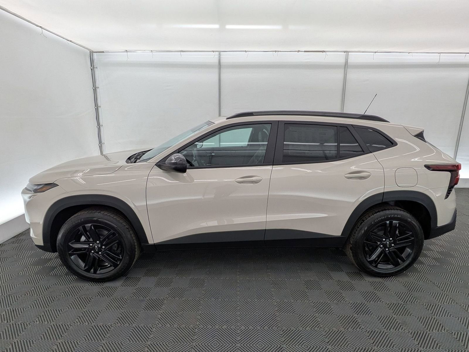 Thumbnail: 2026 Chevrolet Trax - 3