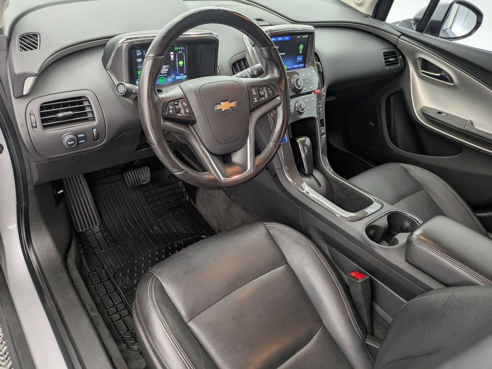 Thumbnail: 2015 Chevrolet Volt - 2