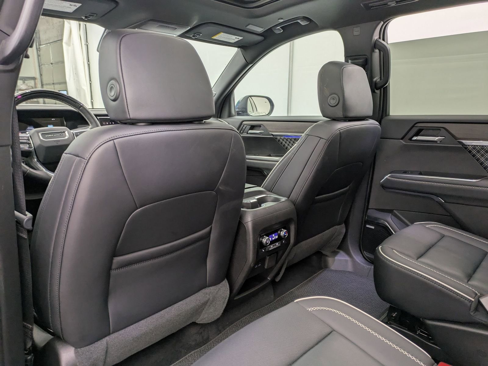 Thumbnail: 2025 GMC Acadia - 17