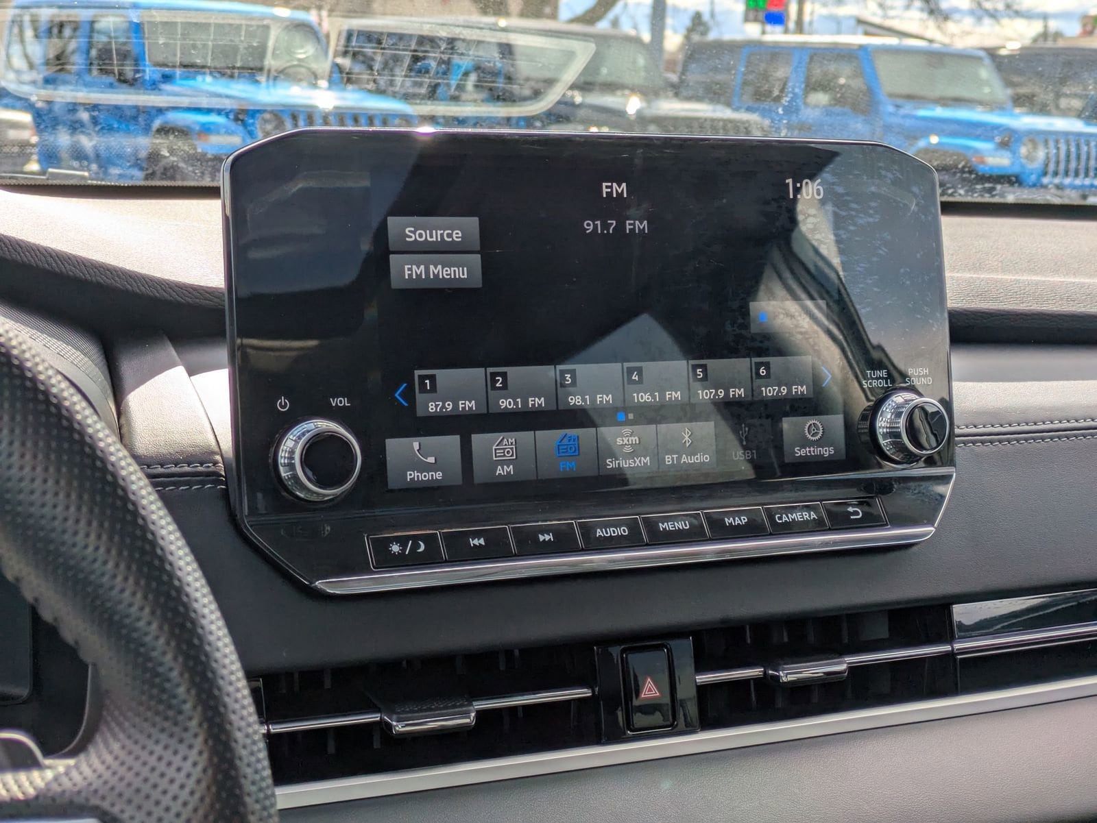 Thumbnail: 2023 Mitsubishi Outlander - 32