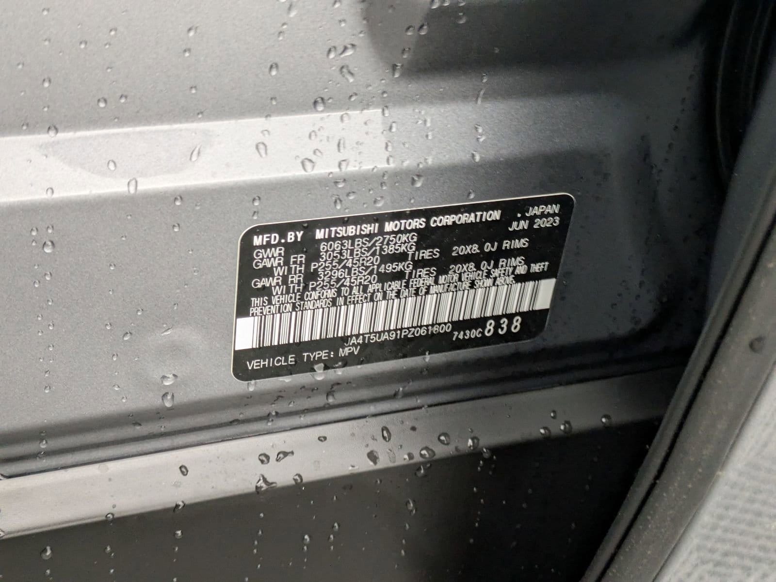 Thumbnail: 2023 Mitsubishi Outlander - 37