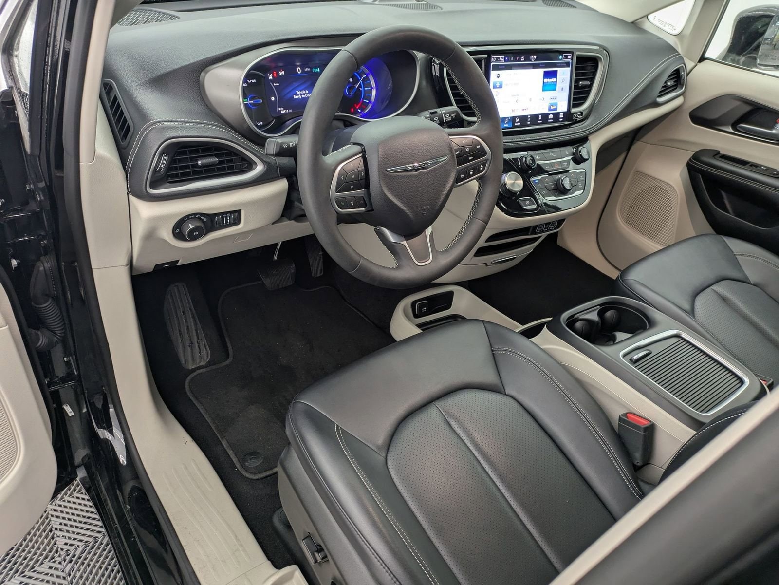 Used 2024 Chrysler Pacifica PHEV Select with VIN 2C4RC1S70RR144746 for sale in Spokane, WA