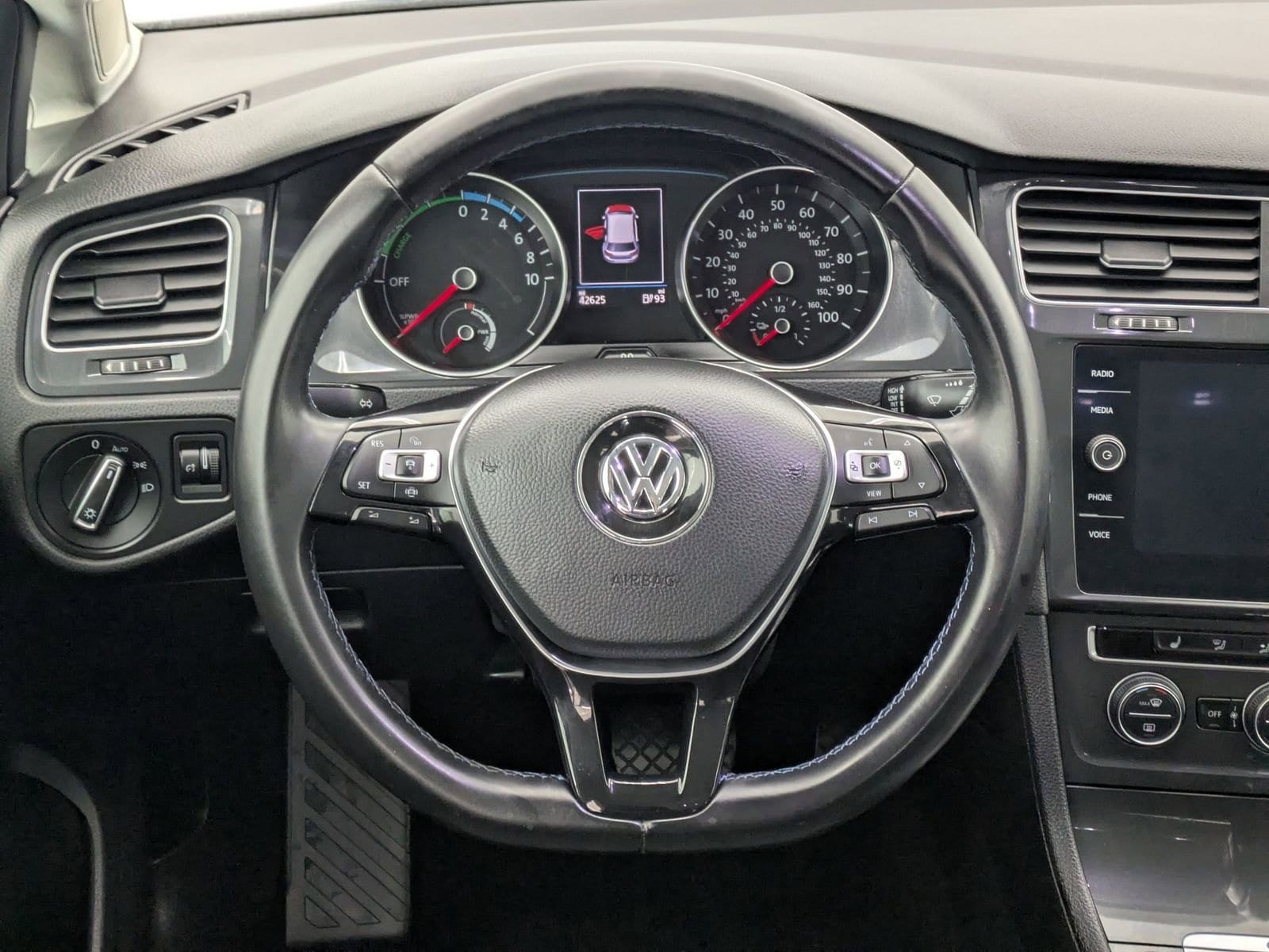 Thumbnail: 2019 Volkswagen e-Golf - 22