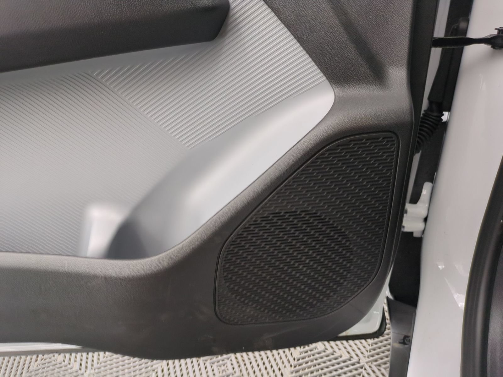 2027 Chevrolet Bolt LT - Photo 28