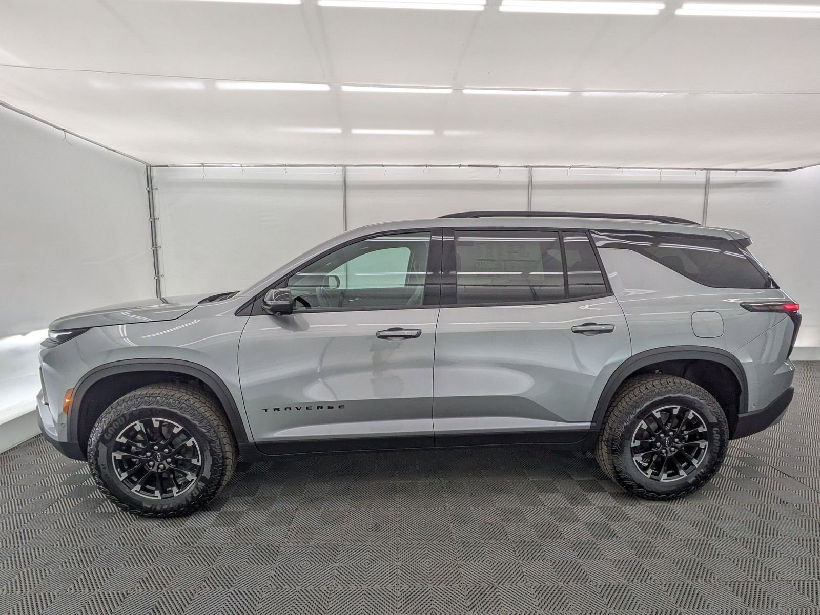 Thumbnail: 2026 Chevrolet Traverse - 3