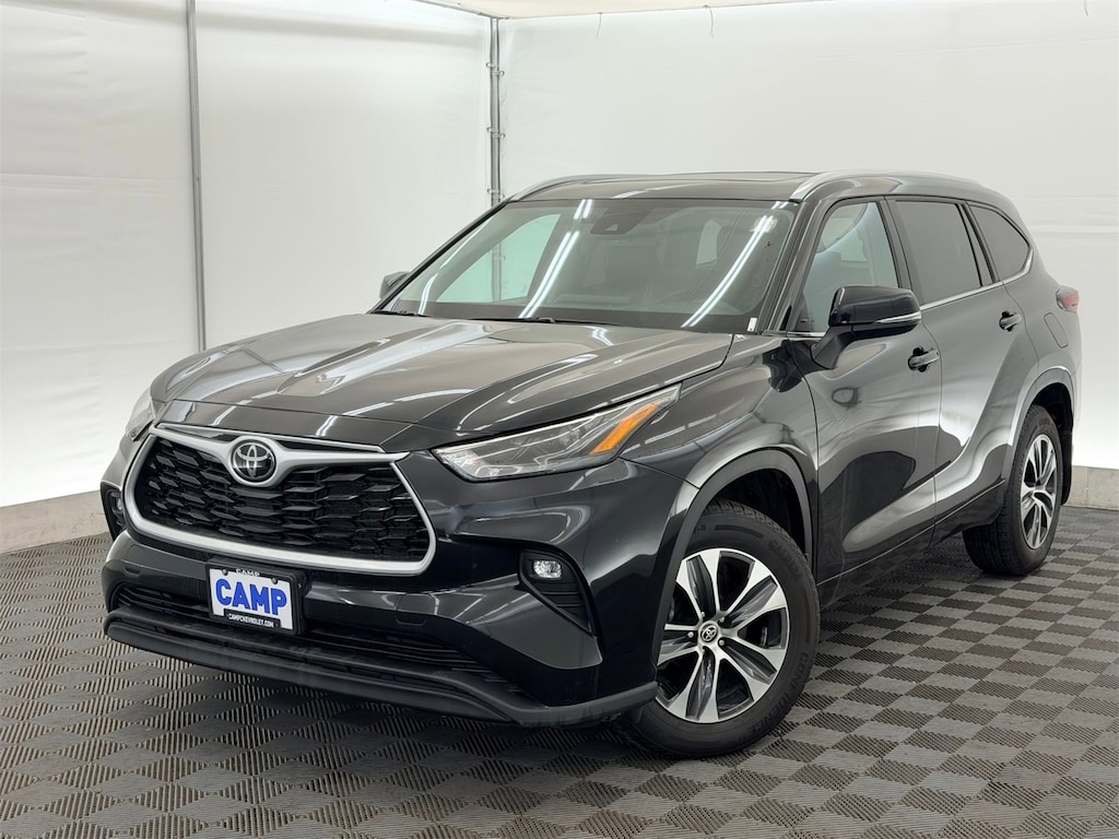Used 2024 Toyota Highlander LE