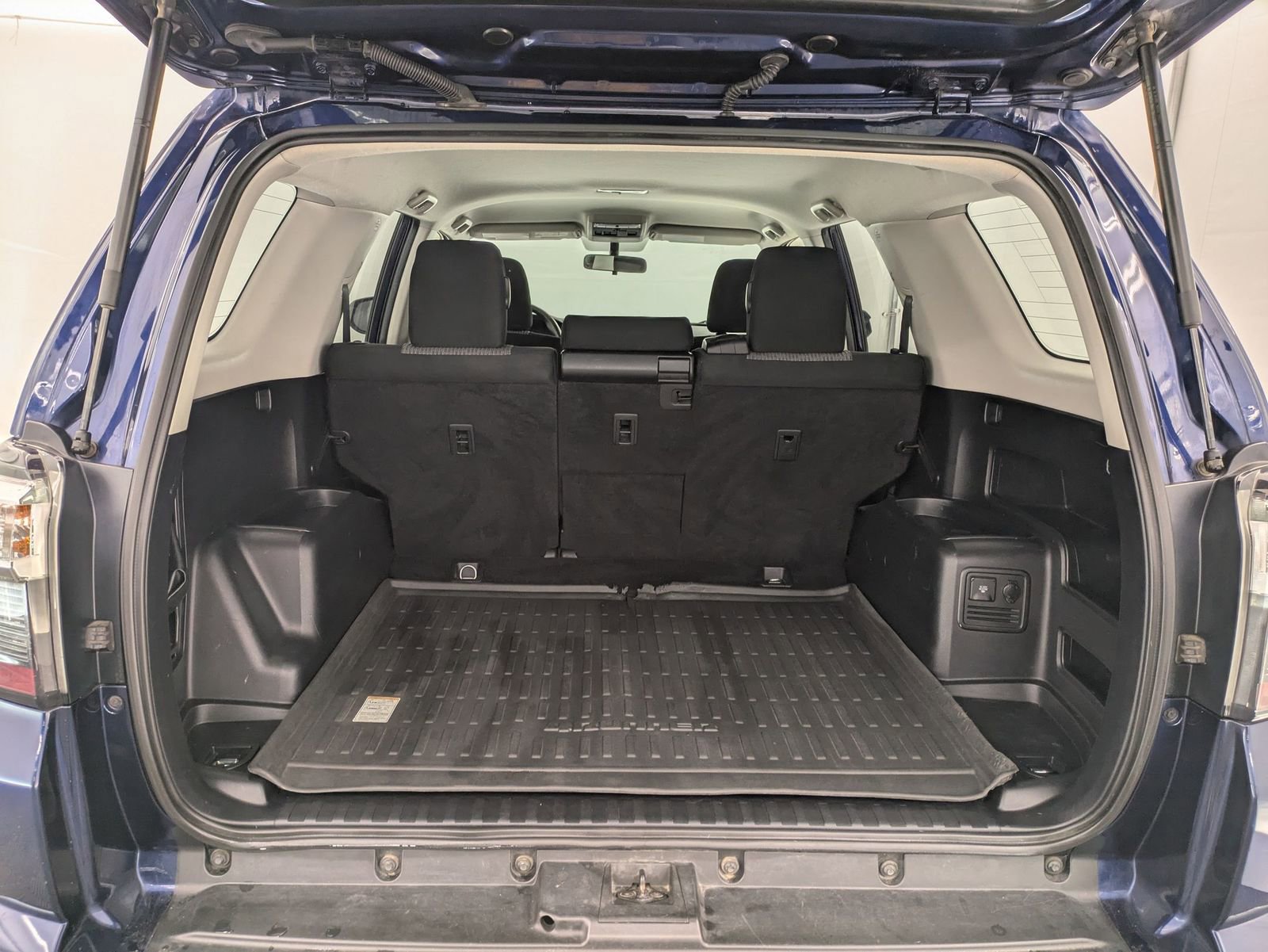 Thumbnail: 2016 Toyota 4Runner - 31