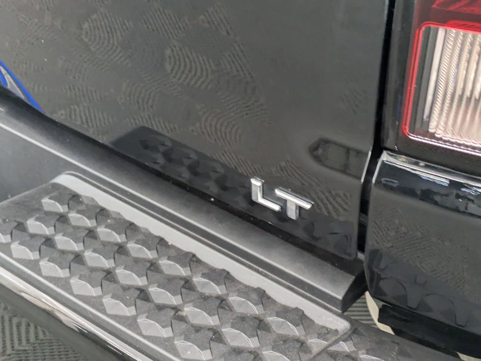 Thumbnail: 2023 Chevrolet Colorado - 13