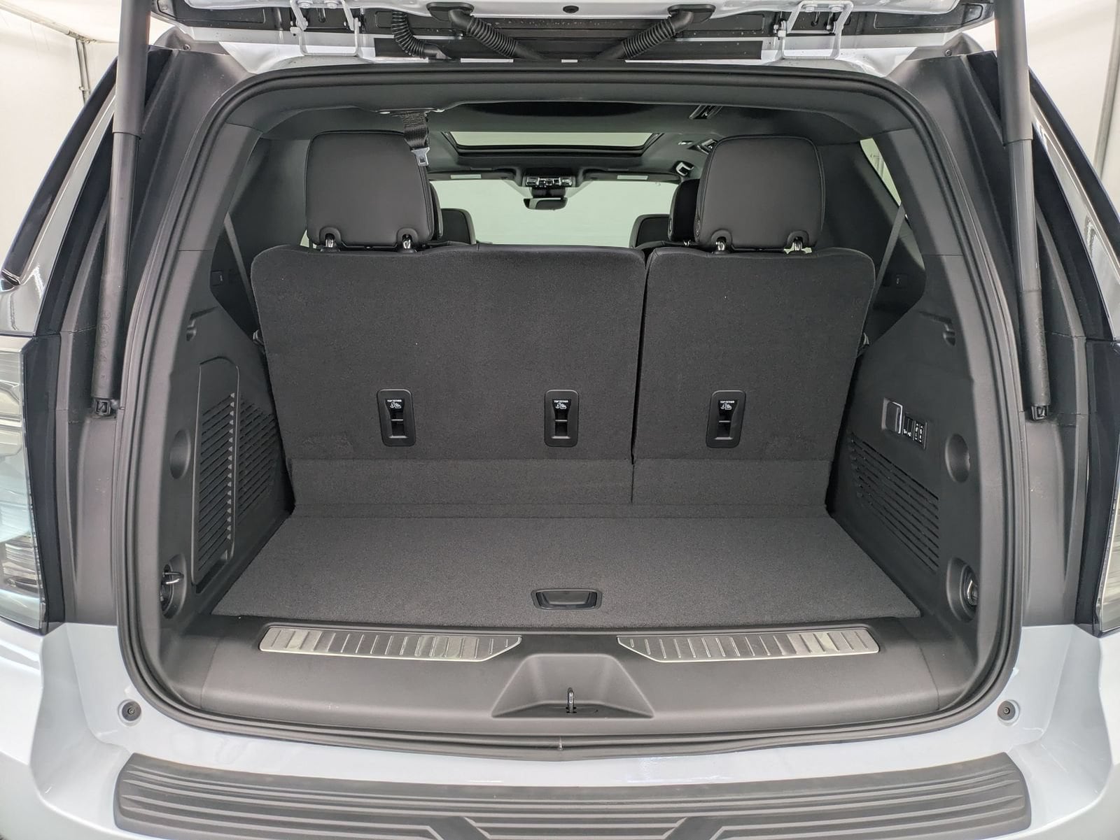 Thumbnail: 2026 Chevrolet Tahoe - 34