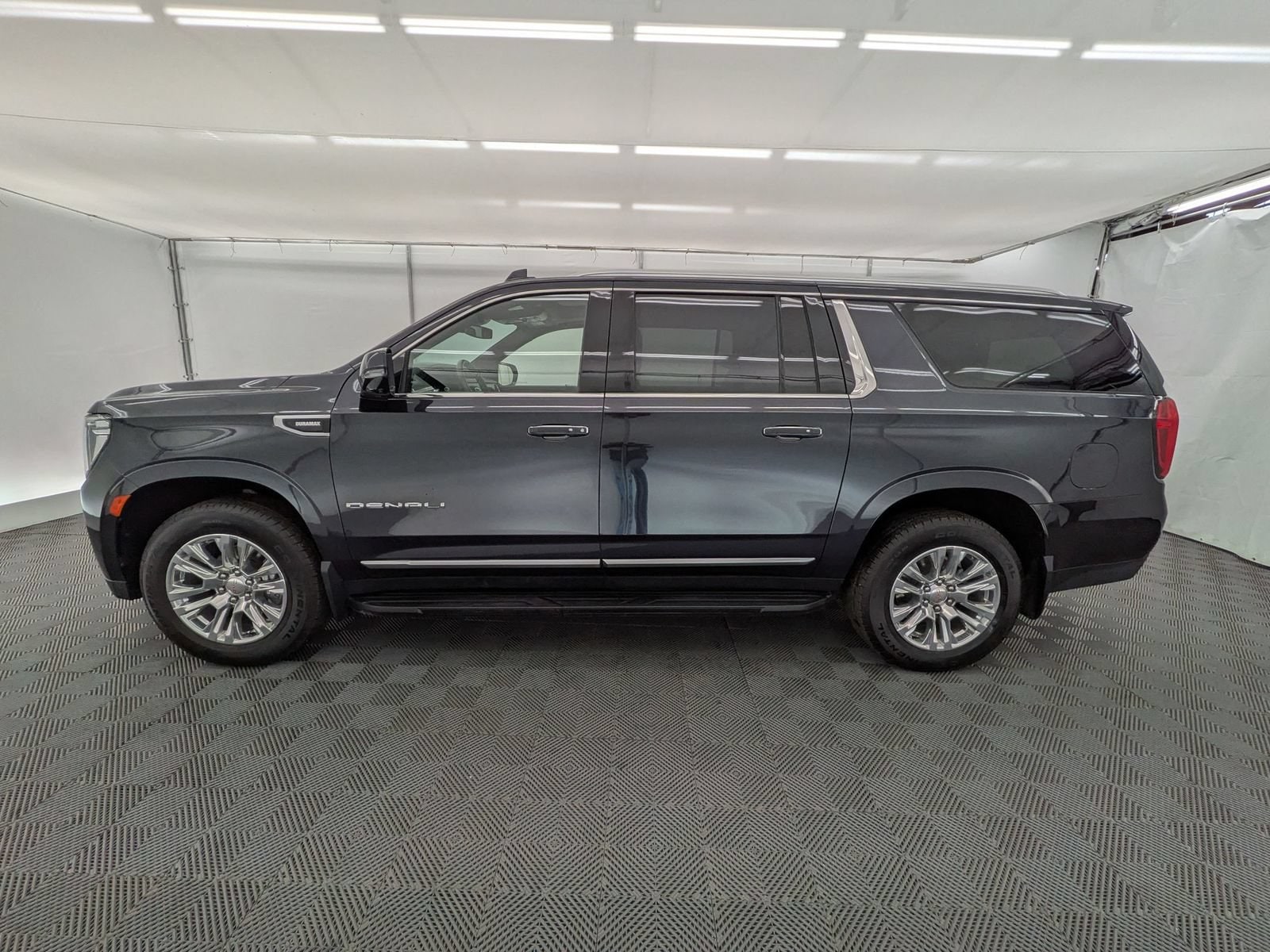 Thumbnail: 2024 GMC Yukon XL - 3