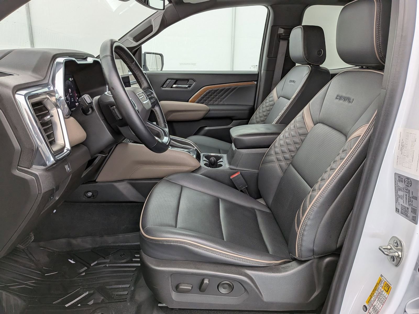 Thumbnail: 2024 GMC Canyon - 16