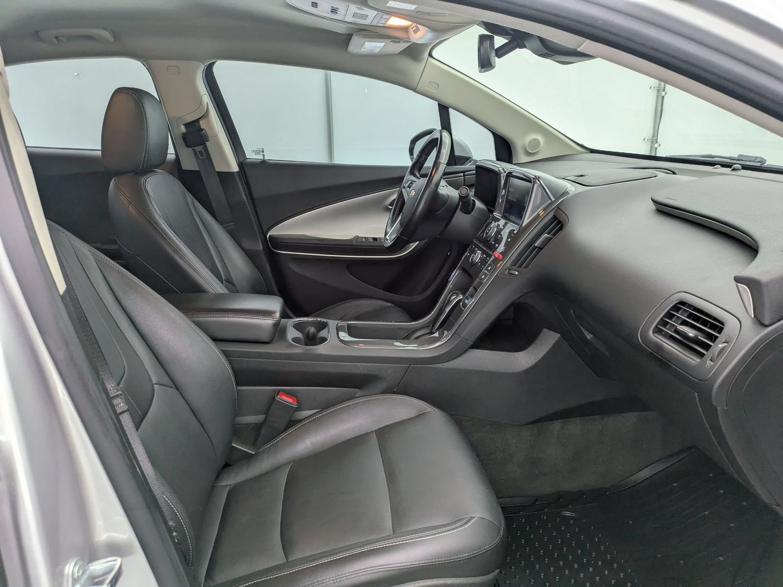 Thumbnail: 2015 Chevrolet Volt - 20