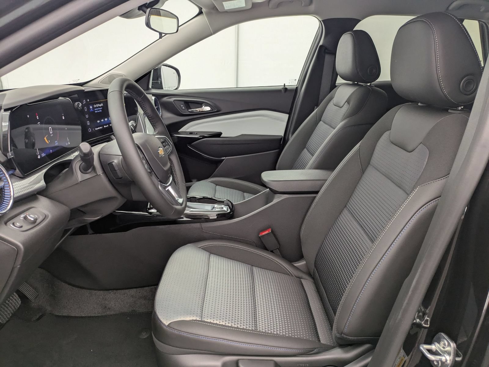 2026 Chevrolet Trax LT - Photo 17