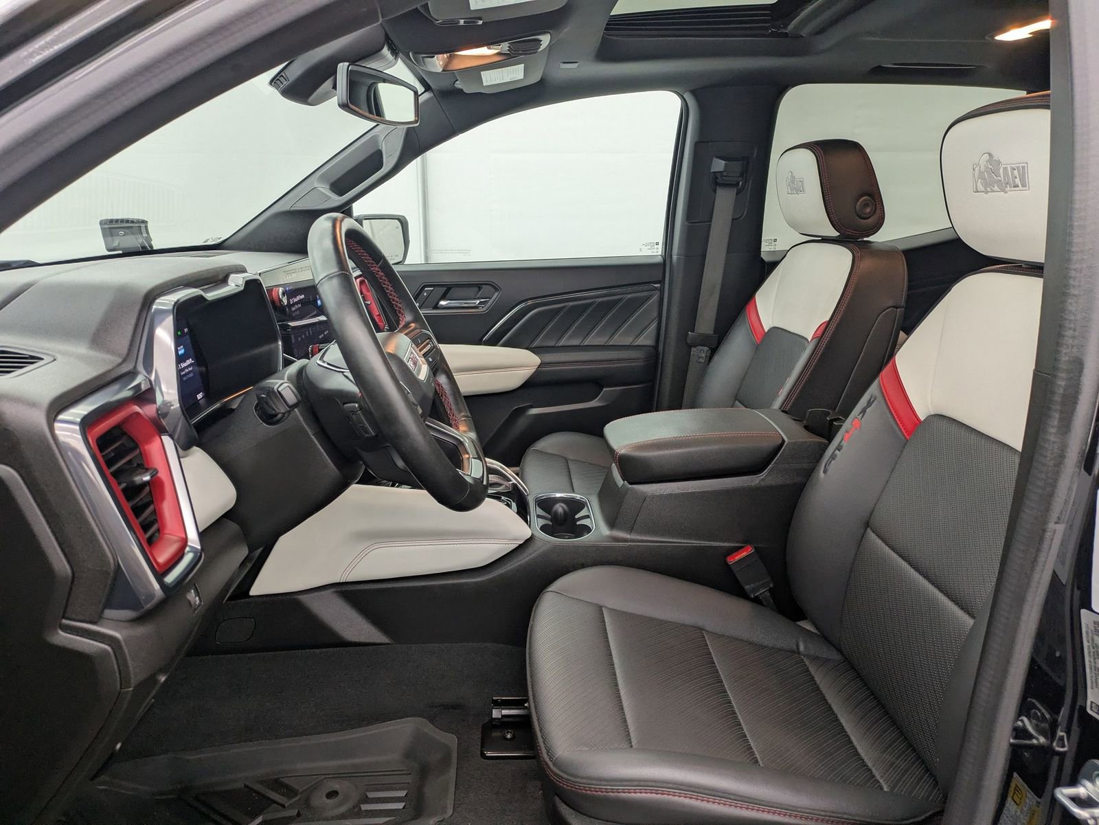Thumbnail: 2024 GMC Canyon - 16