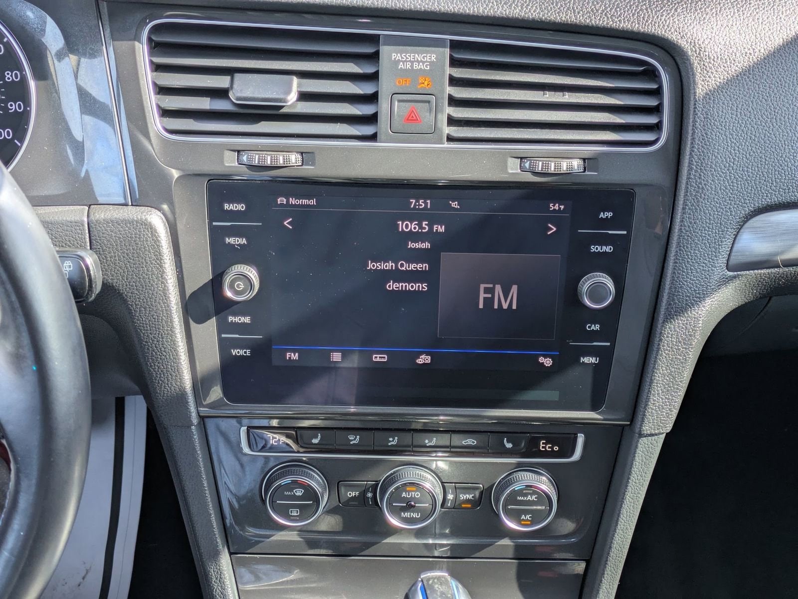Thumbnail: 2019 Volkswagen e-Golf - 27