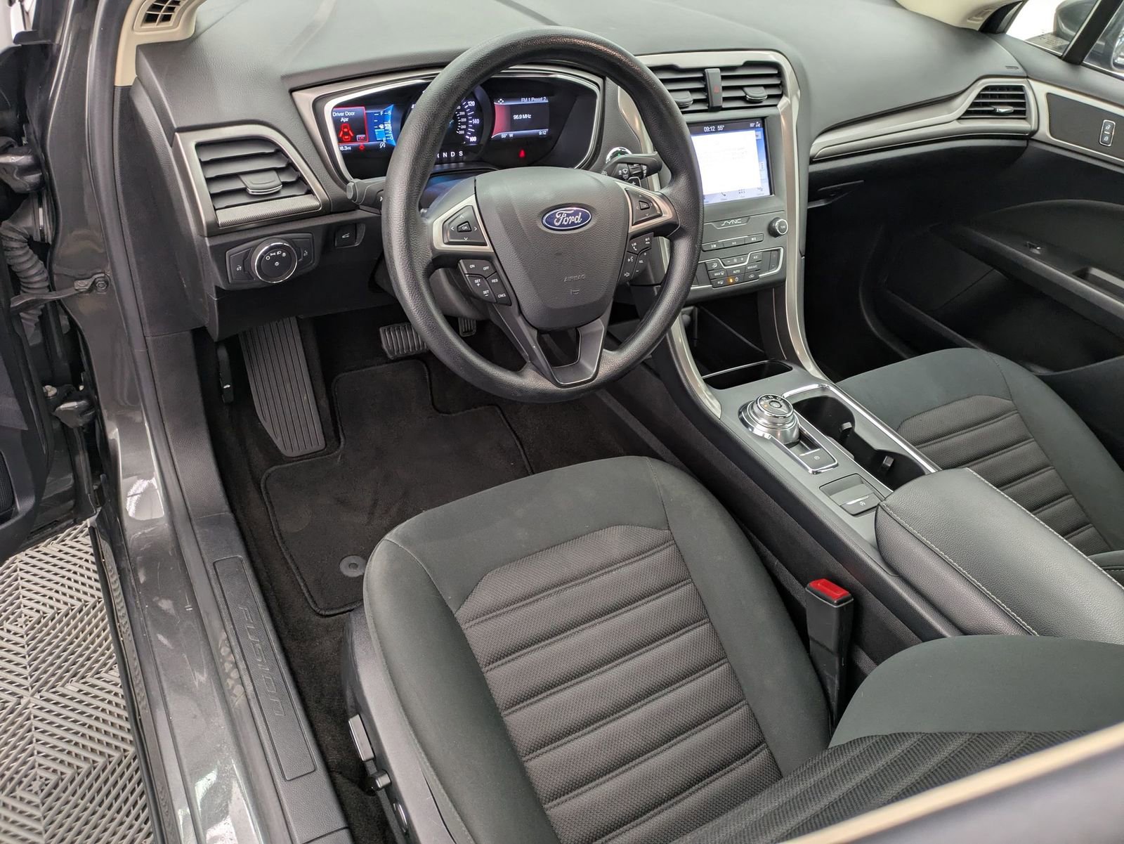 Used 2019 Ford Fusion SE with VIN 3FA6P0HD2KR191734 for sale in Spokane, WA