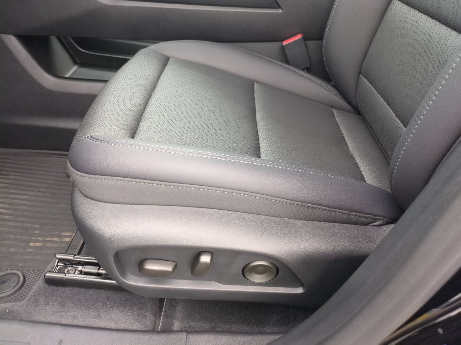 2027 Chevrolet Equinox LT - Photo 16
