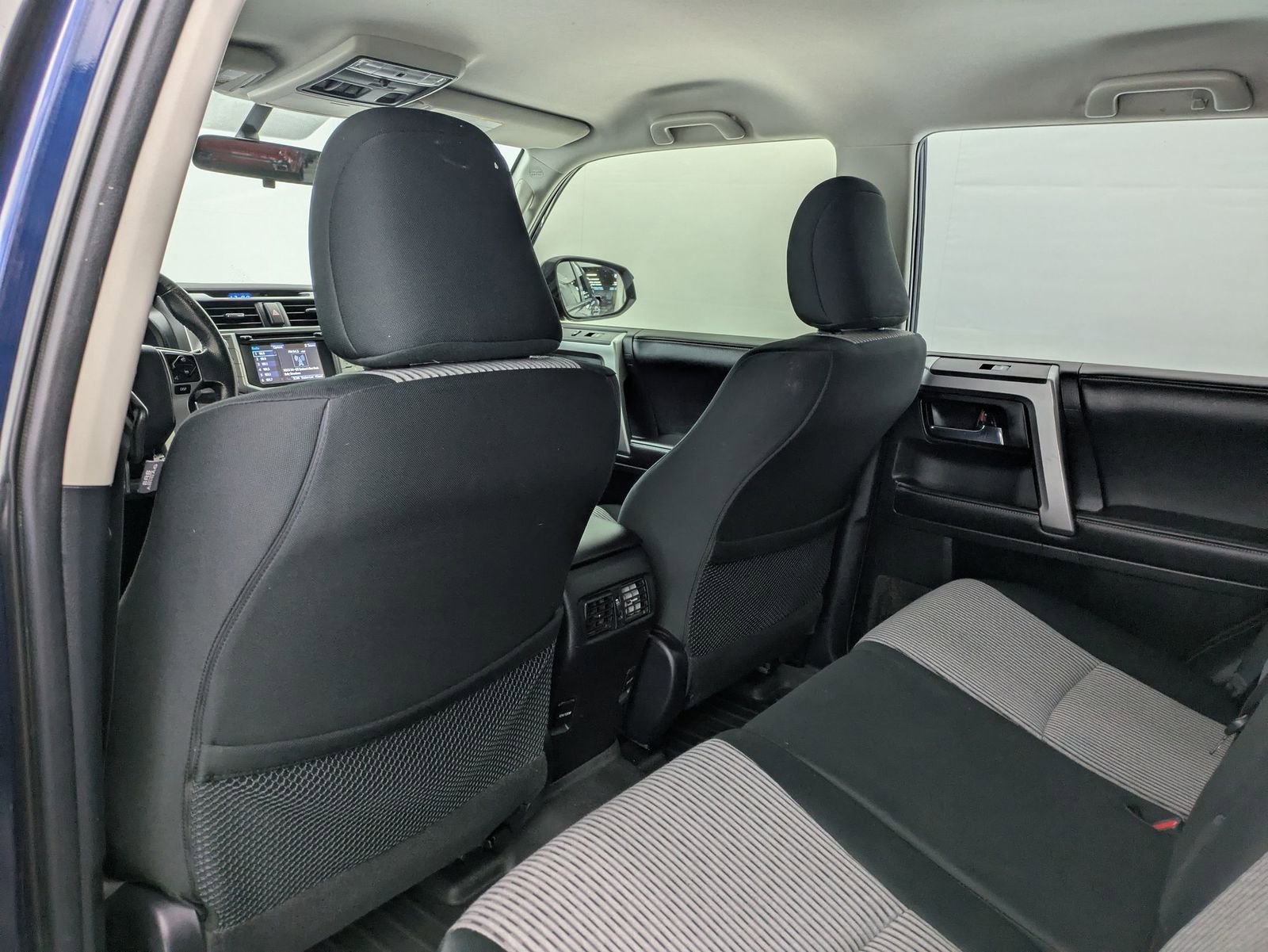 Thumbnail: 2016 Toyota 4Runner - 18