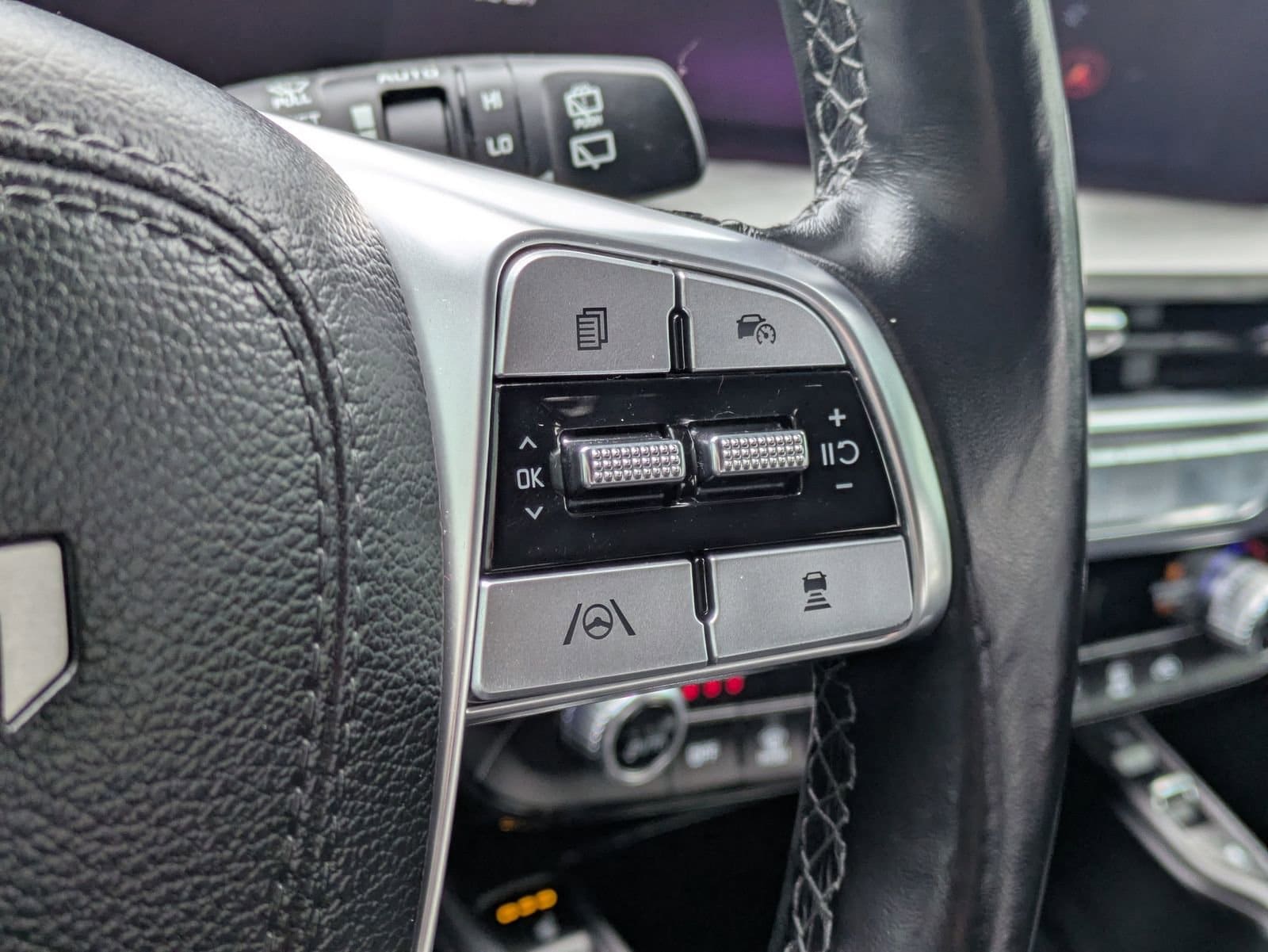 Thumbnail: 2023 Kia Telluride - 25