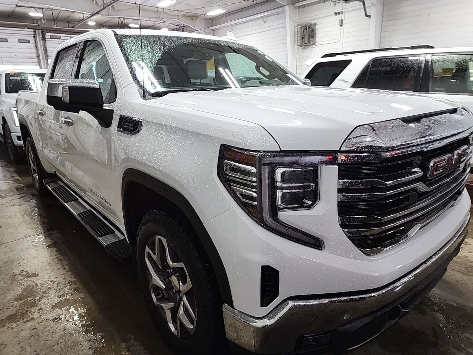 2025 GMC Sierra SLT 4WD Crew Cab Short Box's photo