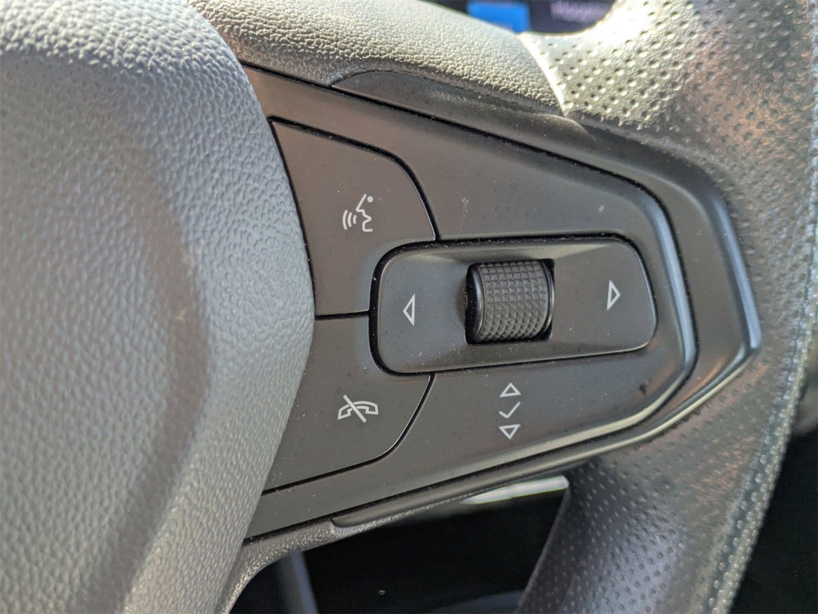 Thumbnail: 2022 Chevrolet Bolt EV - 22