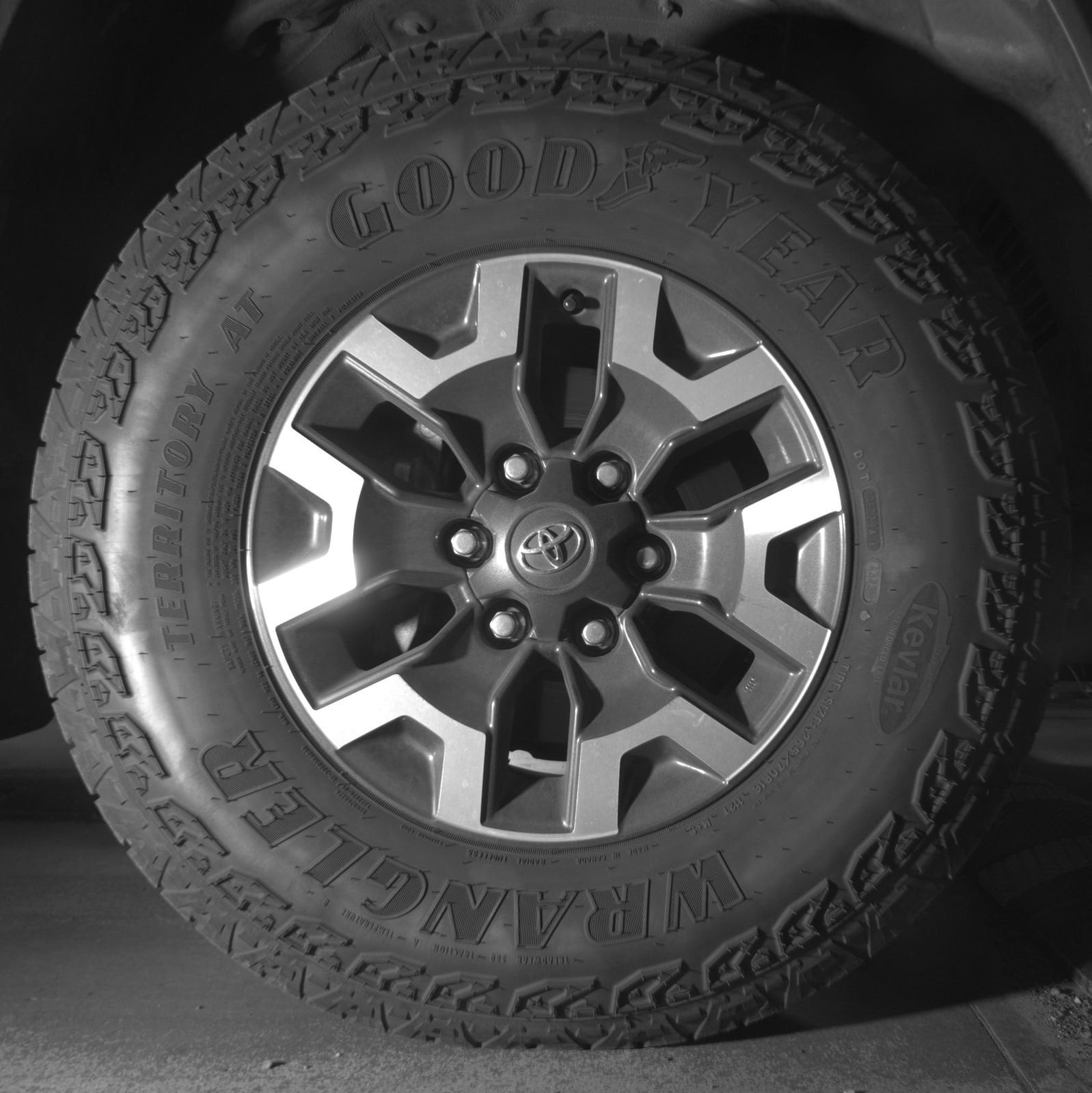 Thumbnail: 2022 Toyota Tacoma - 6