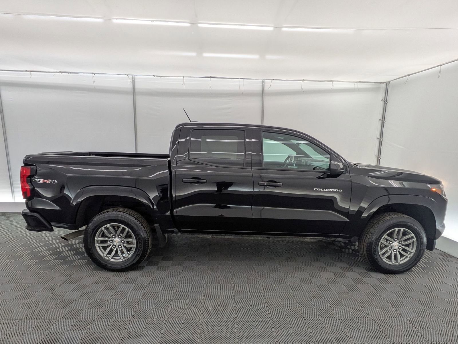 Thumbnail: 2023 Chevrolet Colorado - 7