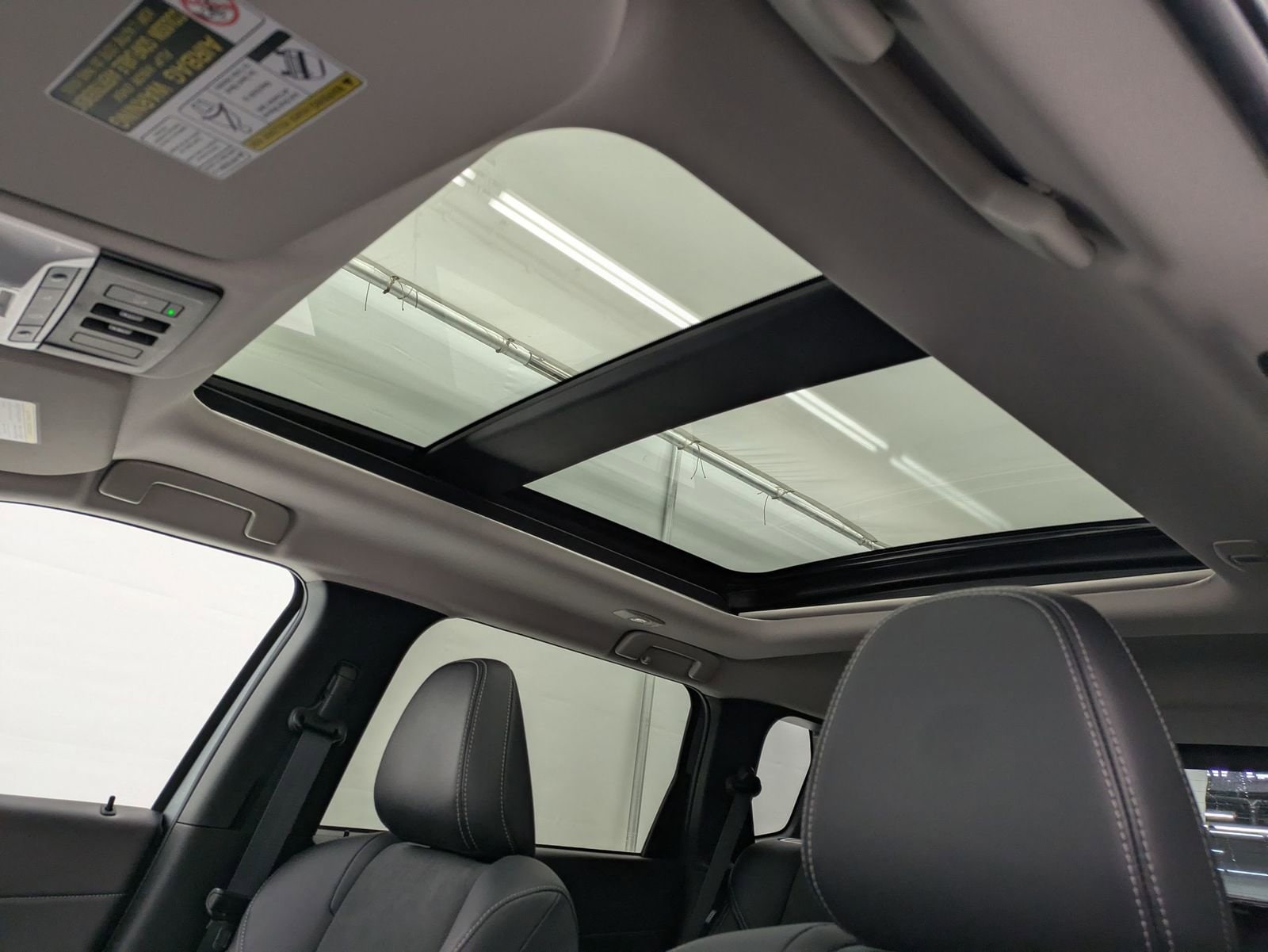 Thumbnail: 2023 Mitsubishi Outlander - 20