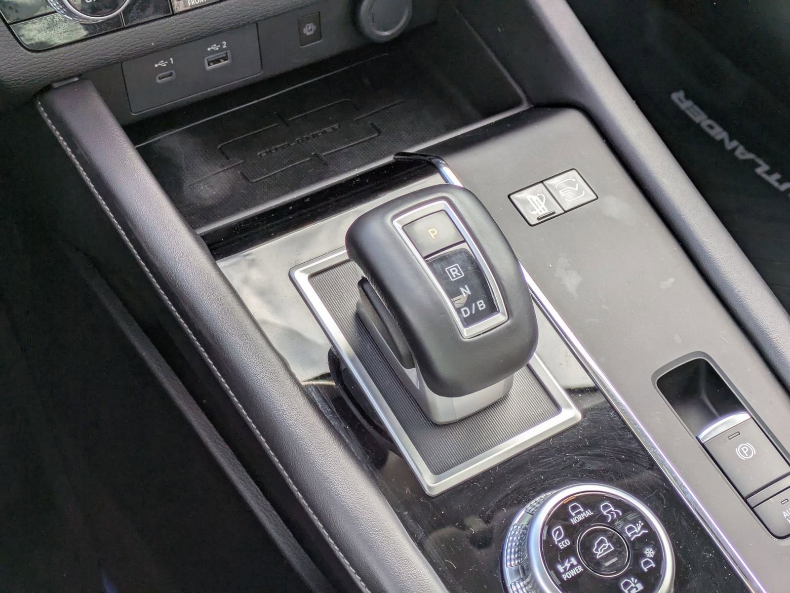 Thumbnail: 2023 Mitsubishi Outlander - 33